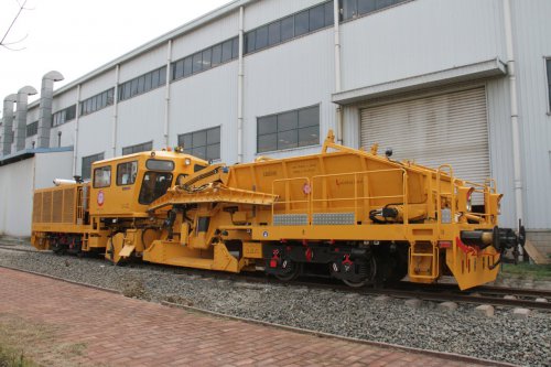 [BANDAO.COM“智”造]配砟整形车-大型铁路养路机械设备走出国门