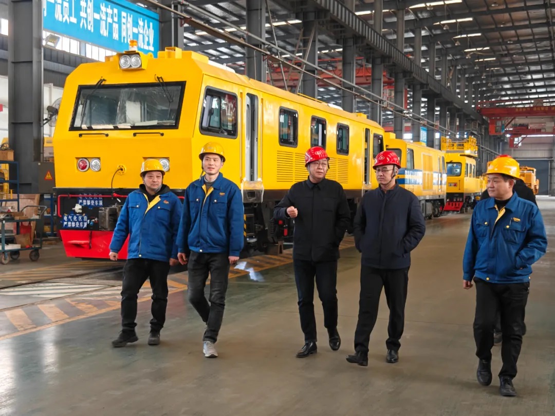 市纪委常委、市委巡察办安雪尽主任莅临BANDAO.COM重工开展走访慰问活动